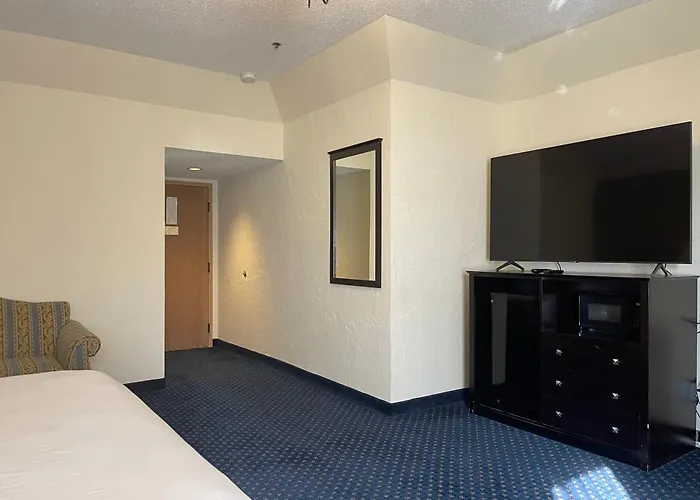 Hotel Chateau And Conference Center 3*