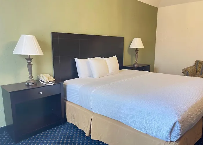 Chateau And Conference Center 3*