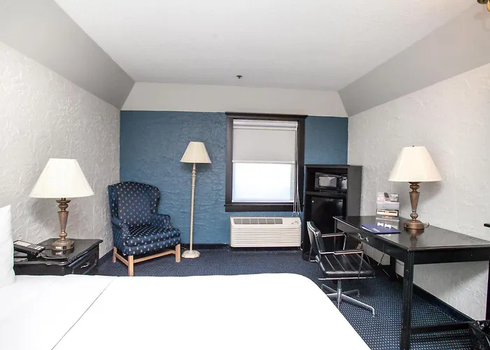 Chateau And Conference Center 3*