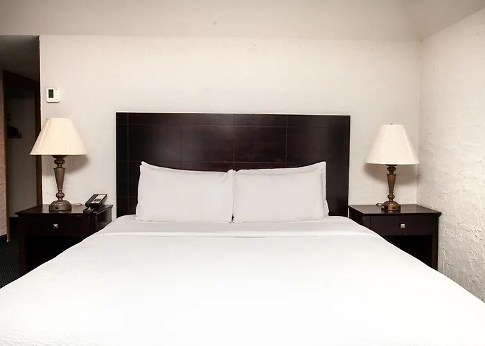 Chateau And Conference Center Hotel 3*