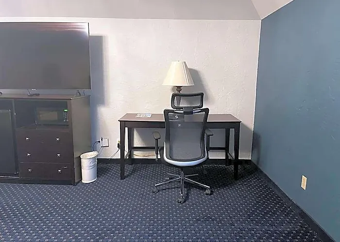 Chateau And Conference Center Hotel